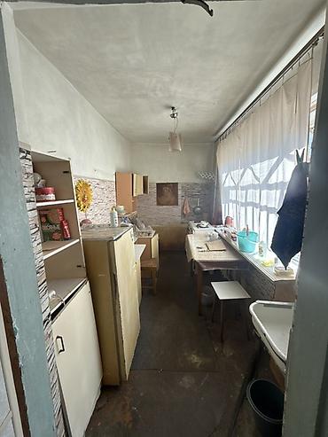 Үйлөрдү ижарага берүү: 50 м², 3 бөлмө, 3-мкр, Жаныбарлар менен болот — 3