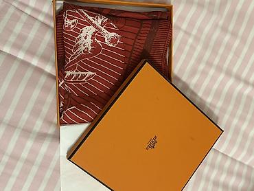 bordo şalvar: Hermès ipək yaylıq – “Suite et Poursuite” - Brend: Hermès Paris — 5