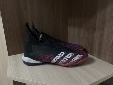 резина для гимнастики: Футбольные бутсы/сороконожки adidas Predator (модель без шнурков). -