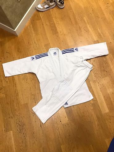 Brend: adidas Rəng: Ağ Növ: Döyüş sənətləri üçün kimono (gi) Material