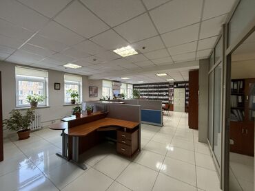 Офисы: Сдаю Офис, 220 м², В административном здании, 1 линия, С оборудованием, С отдельной кухней — 3