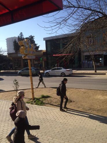 Digər kommersiya daşınmaz əmlakı: Xətai rayonu Əhmədli metrosunun yaxınlığında yol kənarı,sahəsi 9kv/m — 16