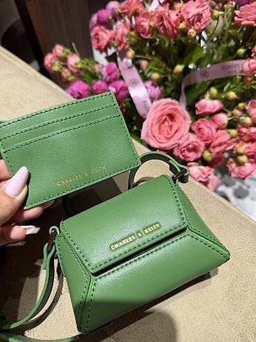 Digər: Yaşıl mini çanta💚 Charles&Keith markasına aiddir içində kartlığıda — 1