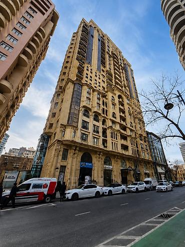 gencede: 4 otaqlı, Yeni tikili, 248 kv. m — 1