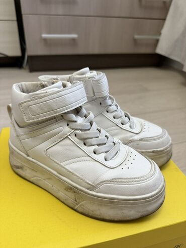 спортивка детская: Продаю обувь от 200 сом до 500 сом Вся обувь брендовая/ортопедическая