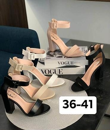 wink obuca: Ženske sandale sa blok štiklom i kaišem oko članka ik - Model — 1