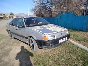 Volkswagen: Volkswagen Passat: 1988 г., 1.8 л, Механика, Бензин, Седан