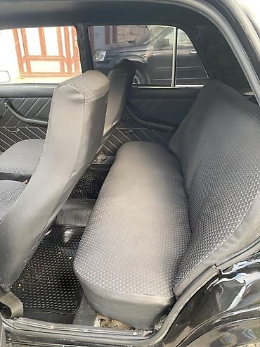 VAZ (LADA): VAZ 2107, qara rəng, sedan kuzov. Texniki xüsusiyyətlər: - Benzin — 9