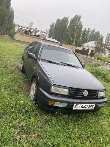 фольксваген авто: Volkswagen Vento: 1992 г., 2 л, Механика, Бензин, Хетчбек