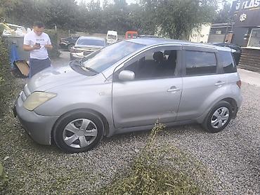 япошки машины: Toyota Ist: 2003 г., 1.5 л, Хэтчбэк — 5
