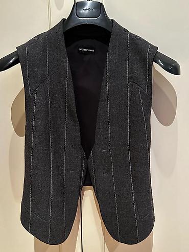 Armani yun jilet s/m razmer lalafo.az -da Armani yun jilet s/m razmer