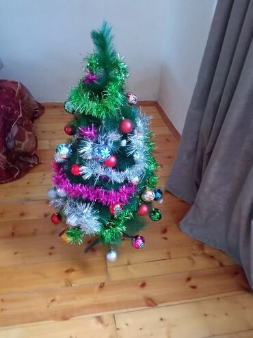 Yeni il ağacları: Yolkanın hundurluyu. 95 sm üstünde iqruşkalarla birlikdə bele — 4