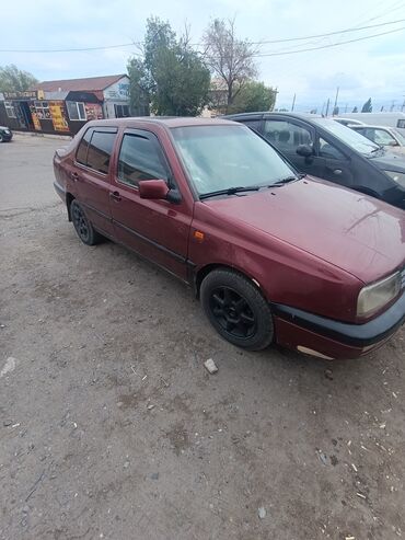 старые машина: Volkswagen Vento: 1992 г., 1.8 л, Механика, Бензин, Седан