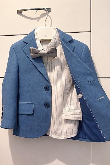 Üst geyimləri: Uşaq klassik dəst – mavi jaket, köynək, kəpənək qalstuk və asqılar. 1 — 2