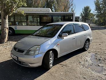 Honda Stream: 2001 г.