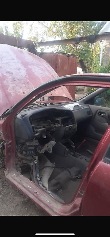 bye e2: Nissan Almera (седан), красный цвет, кузов P11. Описание: - — 9