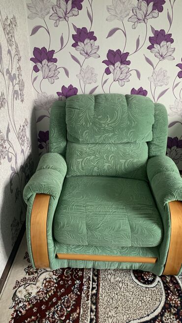 мебель из фанеры: Прямой диван, цвет - Зеленый, Б/у