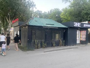 Коммерческая недвижимость: Небольшой отдельно стоящий киоск/павильон с металлическим каркасом и — 3
