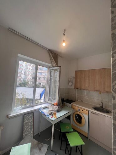 квартиры посуточно 3 комнаты: 1 бөлмө, 35 кв. м, 105-серия, 4 кабат, Эски ремонт