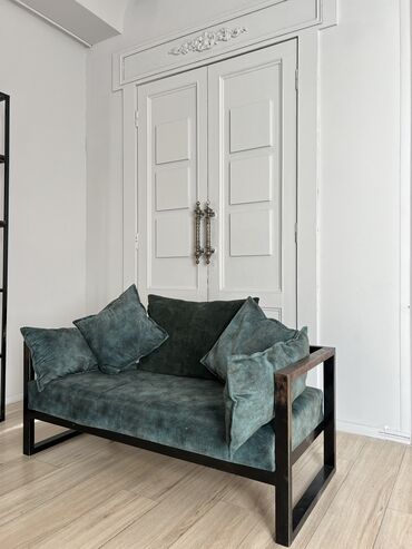 мебель для бизнеса: Продается Диван из железного каркаса В отличном состоянии С