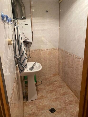 Uzunmüddətli kirayə mənzillər: Lacin TM-nin arxasi, Siyaqut restoranina catmamiş 9 mertebeli binanin — 7