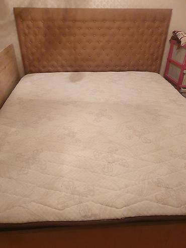 pul qutu: İki nəfərlik çarpayı və üstündə ortopedik matras ve matrasqoruyucuda — 1