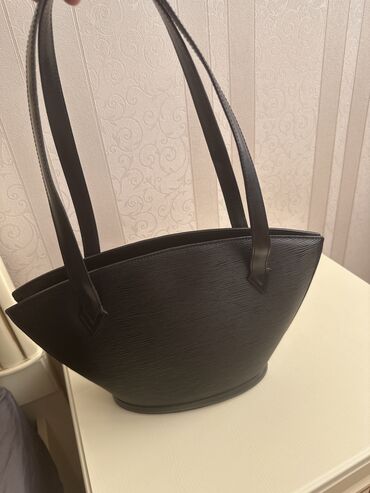 сколько стоит сумка луи витон: Классикалык сумка, Louis Vuitton, Италия, Материалы: Нукура булгаары, Аялдарга, Колдонулган
