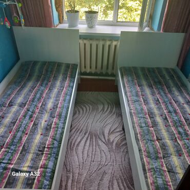 двухъярусные диван: Две односпальные кровати в современном лаконичном дизайне. - Размер