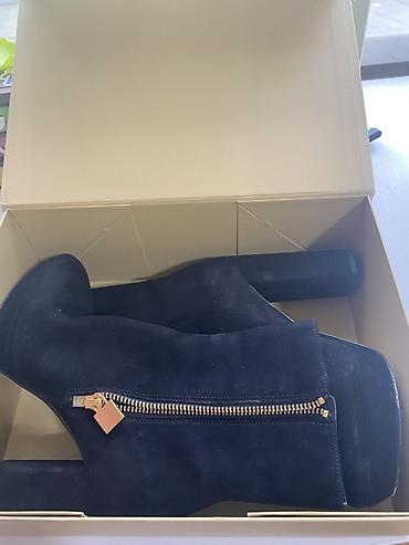 lale: Michael Kors “Frenchie Platform” qadın botları - Model: Frenchie — 3