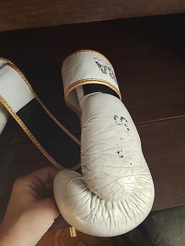 Boks əlcəkləri – Everlast üslubunda klassik model - Rəng: ağ, qızılı lalafo.az -da Boks əlcəkləri – Everlast üslubunda klassik model - Rəng: ağ, qızılı