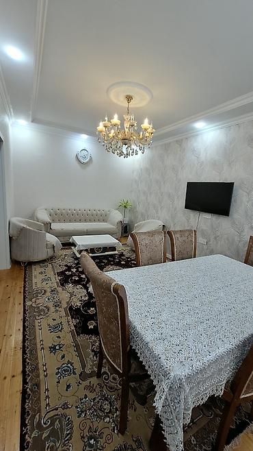 1 otaq ev: 3 otaqlı həyət evi - Geniş, tam daş döşənmiş həyət: küncdə — 6