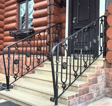Металлические заборы: Кованые перила для лестниц, выполненные в различных стилях. Эти перила — 2
