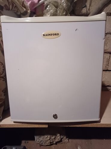 Bu Rainford markalı mini soyuducu, məhdud məkanlar üçün ideal bir