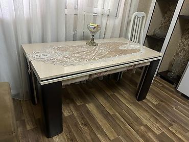 balaca masa: Yemək otağı üçün mebel dəsti Tərkib: - Geniş yemək masası: parlaq bej — 1