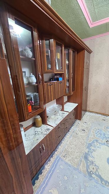 кухонный остров купить: Секция-стенка для гостиной из ЛДСП с текстурой тёмного дерева. - — 2