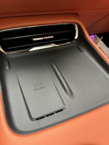 changan beni: Changan Q07 üçün simsiz şarj paneli - Maksimum güc: 50W (Qi — 1