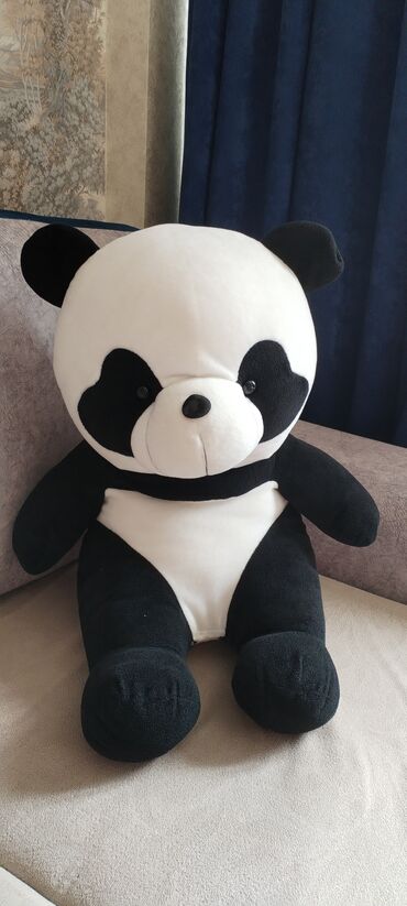 ağ uşaq krosovkaları: Tek panda 20 manat, digər oyuncaqlat hamsı birlikdə 35 manat