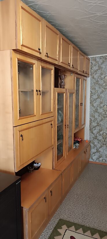 мебель деревянная: Продам стенку с множеством шкафчиков,5 секций,верхние ящики съёмные