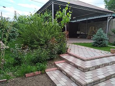 Продажа коттеджей и домов: 🏡Продаётся 2-этажный дом в центральный части г. Бишкек. Тихий — 8