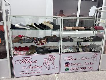 Витрины: Стеклянные торговые витрины для магазина аксессуаров/одежды - — 3