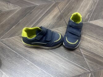 Детская обувь: Продаю детскую обувь б/у: ботинки Зимние, теплые. В хорошем состоянии — 10