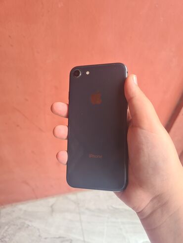 Apple iPhone: IPhone 8, 64 GB, Qara