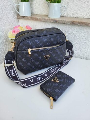 Torbe: Cena torbi 2900
cena novcanika 2200
Porez — 8