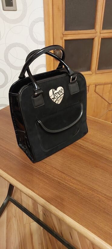 baku oturacaq çantası: Love Moschino A klass brend çantası