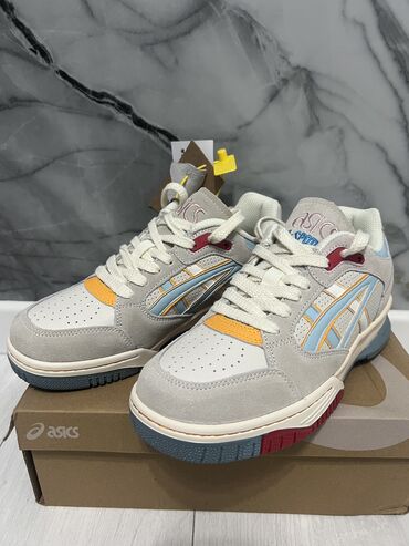 кроссовки 46 размер: Кроссовкалар, 39, Asics, Жаңы, түсү - Саргыч боз, Өзү алып кетүү, Акысыз жеткирүү, Акылуу жеткирүү