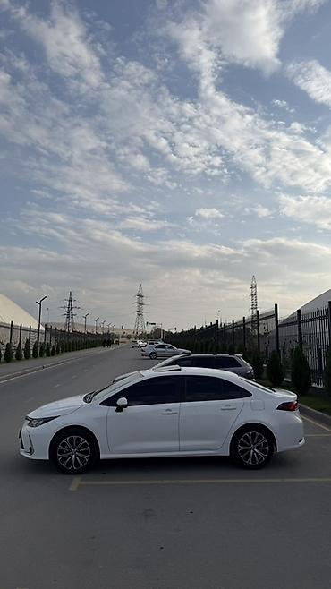 100: Toyota Corolla: 2020 г., 1.8 л, Вариатор, Гибрид, Седан — 2