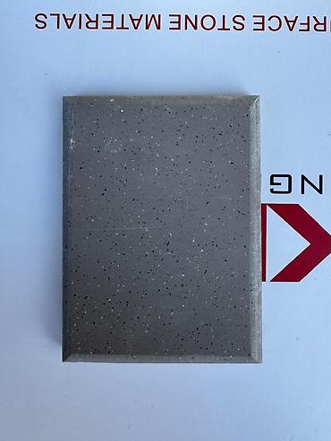 Digər divar panelləri: Kvars kompozit (engineered stone) səthlər – açıq bej-boz tonlarda — 19