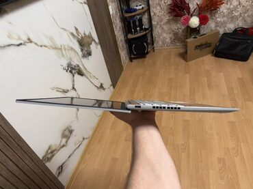 ASUS: ASUS Vivobook 16 (gümüşü) noutbuk Texniki xüsusiyyətlər: - Prosessor — 8