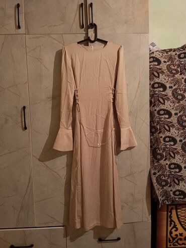 длинное коралловое платье: Вечернее платье, Длинная модель, Атлас, С рукавами, 2XL (EU 44)