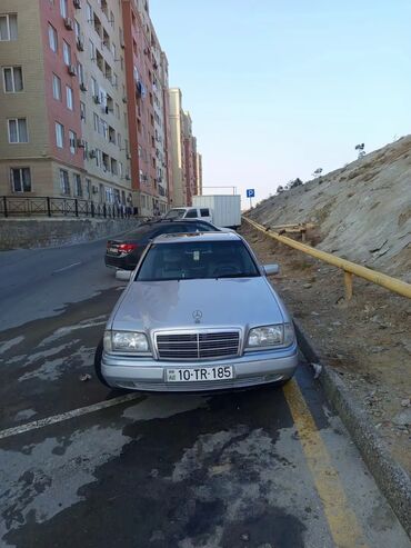 Mercedes-Benz: Mercedes-Benz 230: 2.3 l | 1997 il Sedan — 2